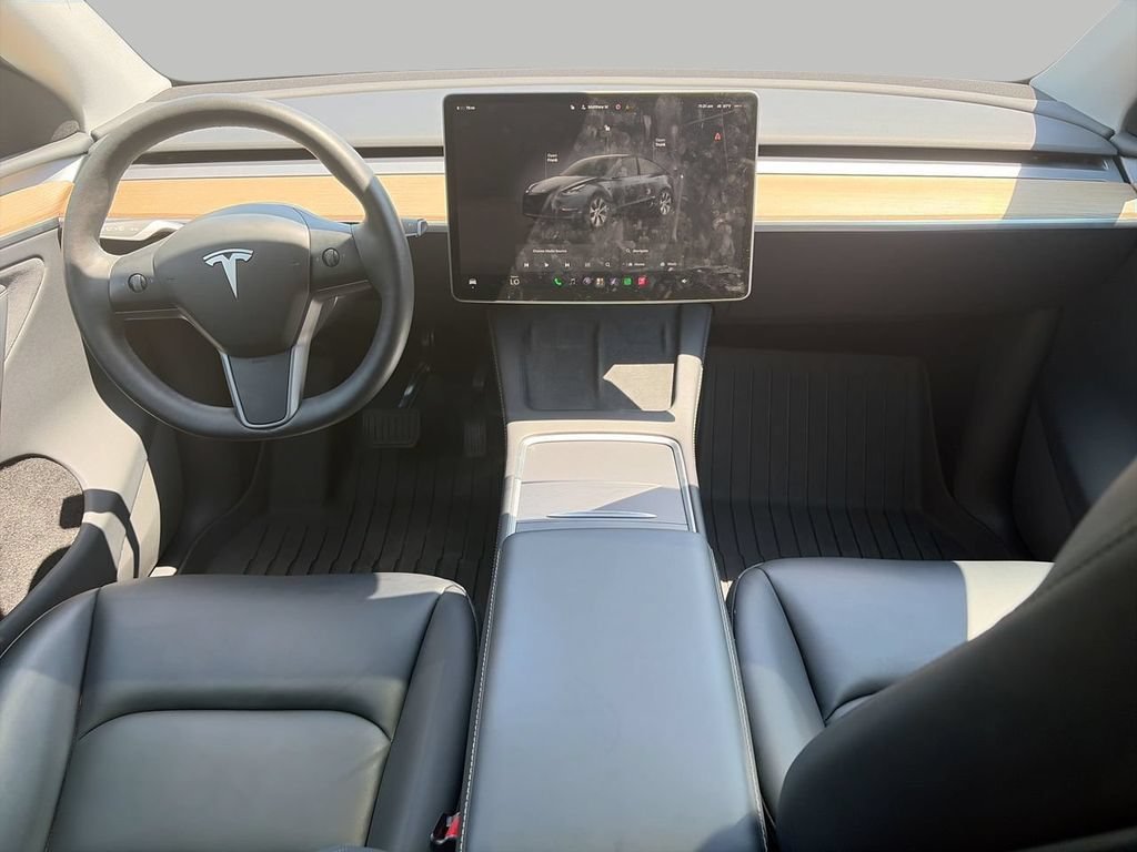Used 2024  Tesla Long Range image 10