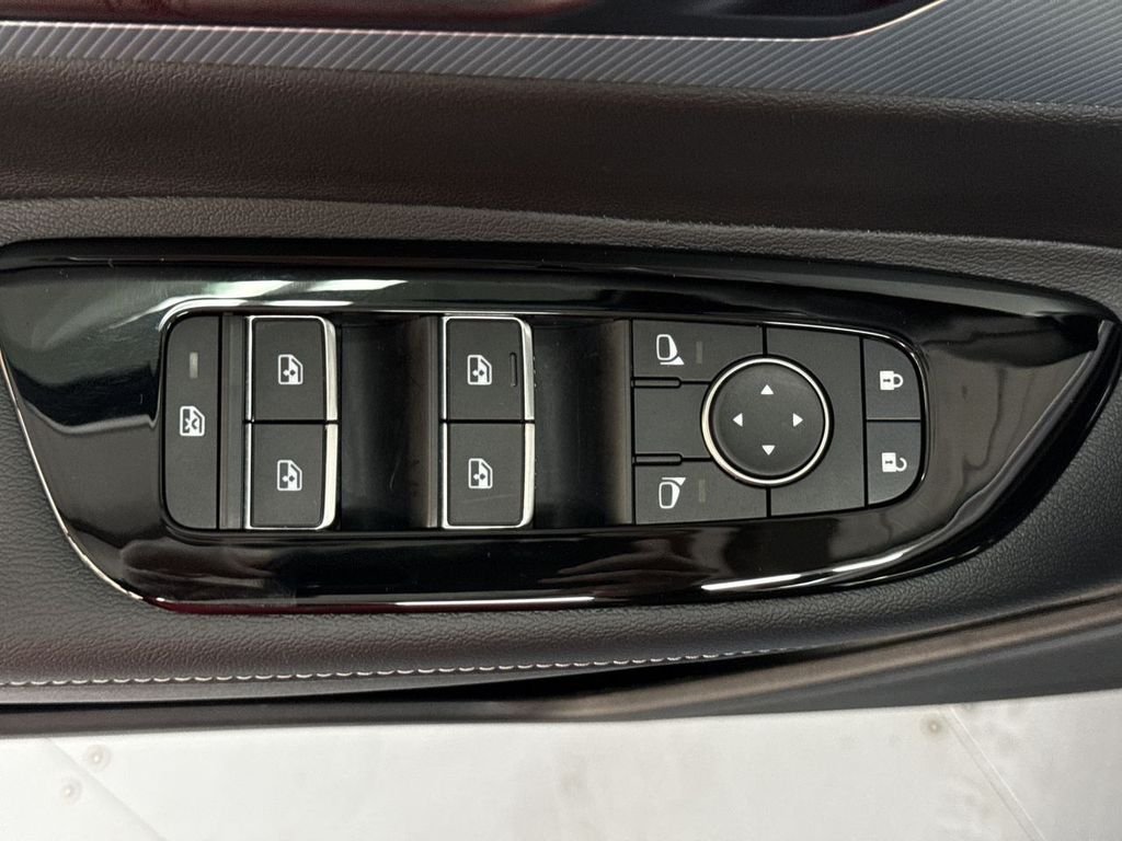 Used 2025 White Pearl Nissan SL image 16