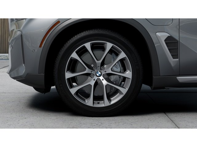 New 2026 Skyscraper Grey Metallic BMW xDrive50e image 7