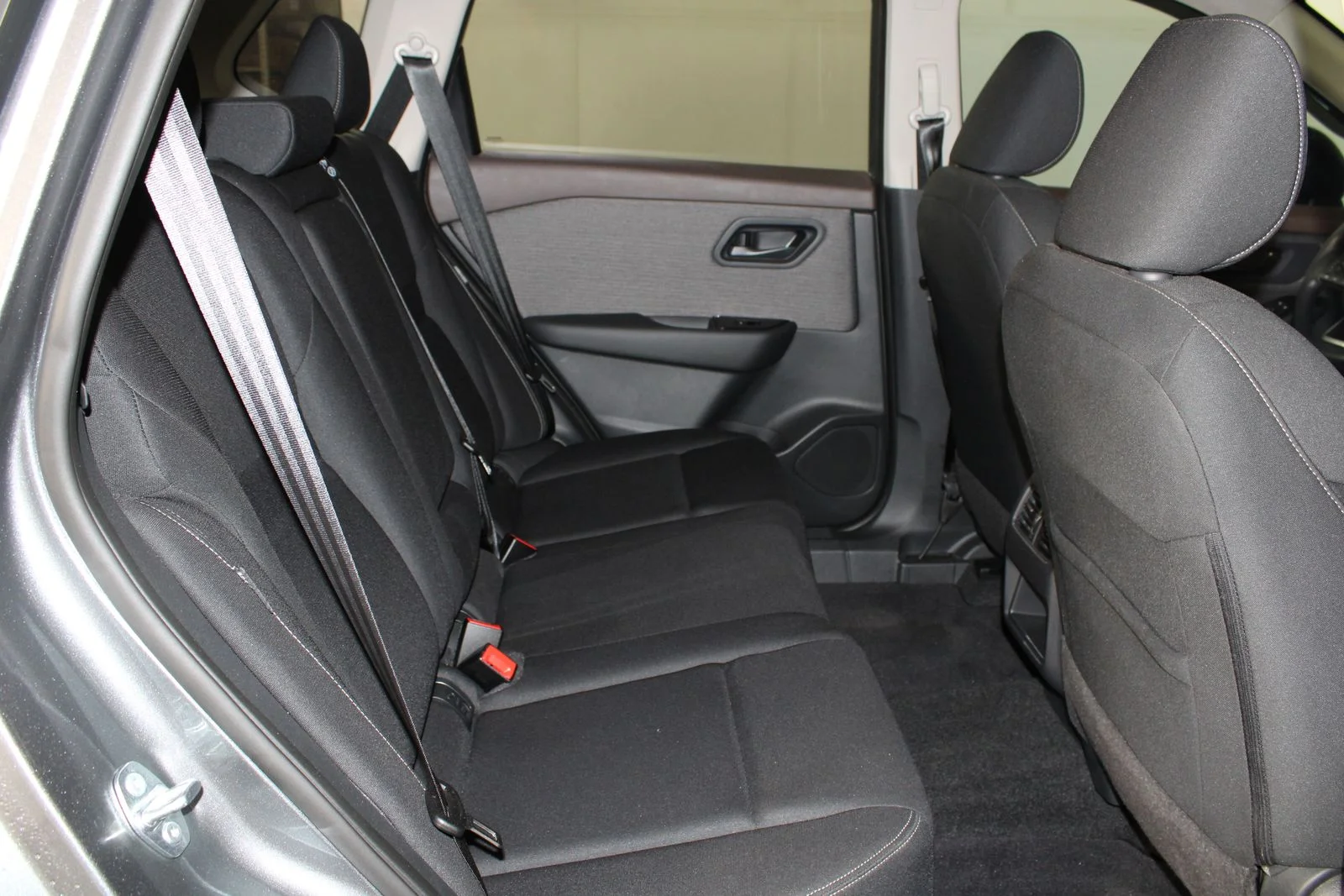 Used 2023 Gray Nissan S image 16