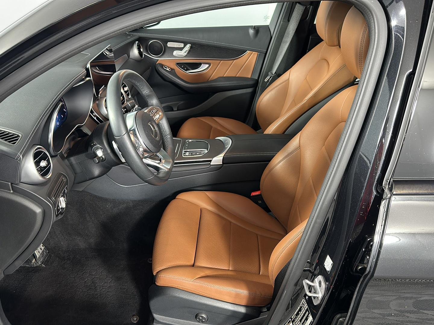 Used 2023 Obsidian Black Metallic Mercedes-Benz GLC 300 image 16