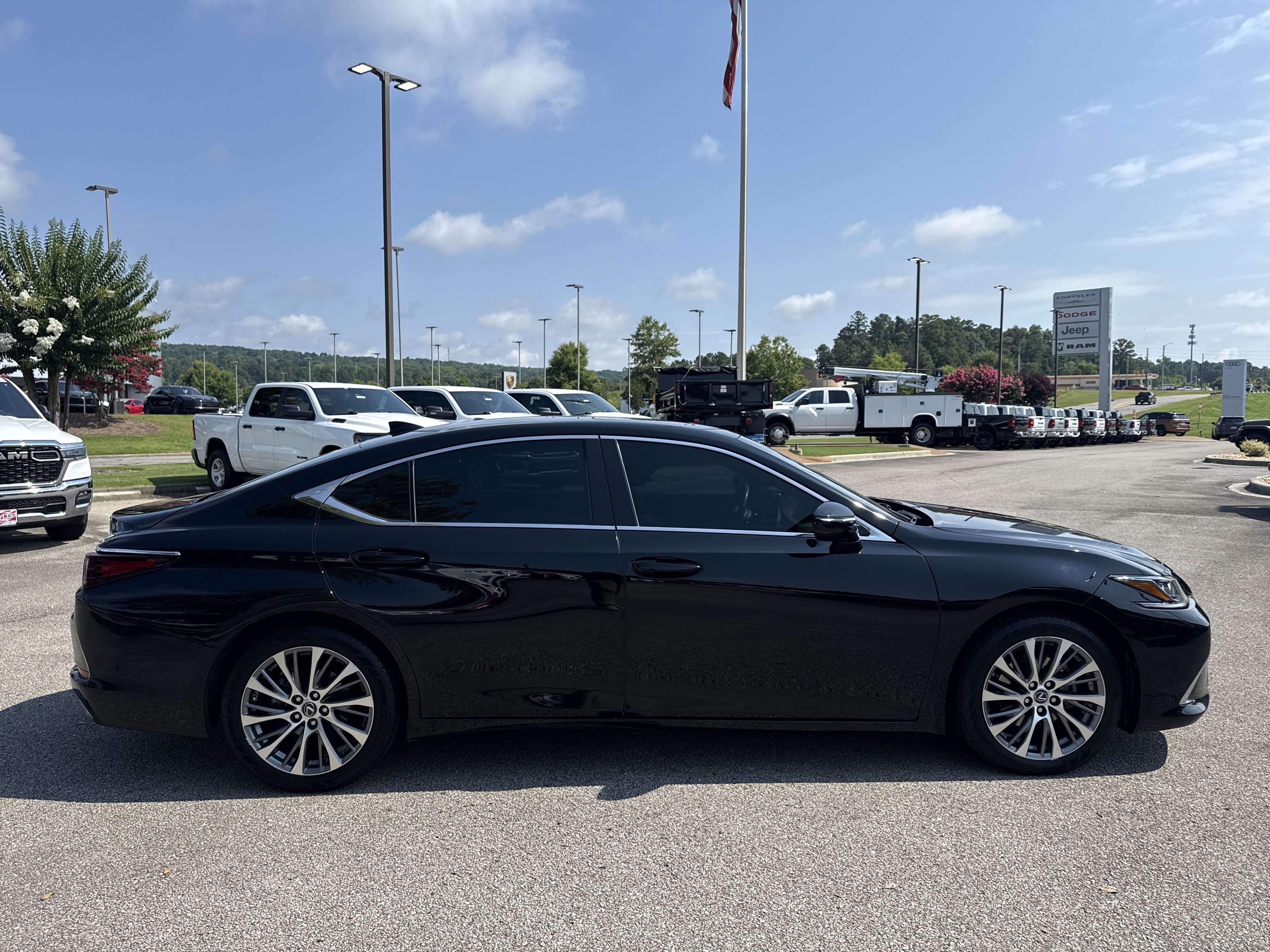 Used 2020 Black Lexus ES 350 image 8