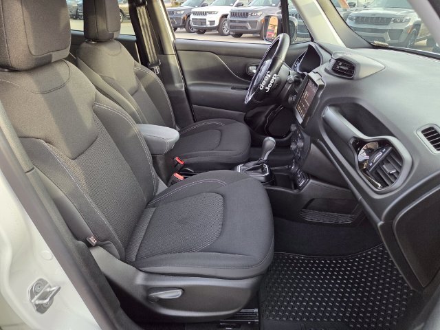 Used 2023 White Jeep Altitude image 18