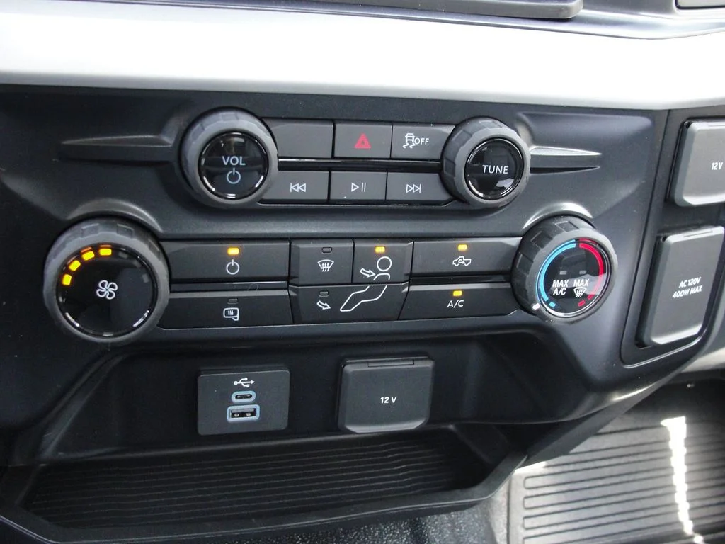 New 2025 Oxford White Ford F-550® XL image 14