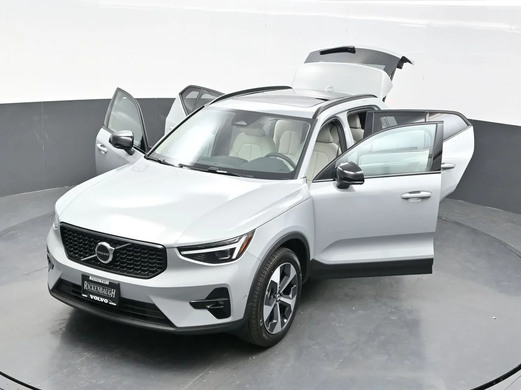 Used 2026 Vapour Grey Volvo Plus image 39