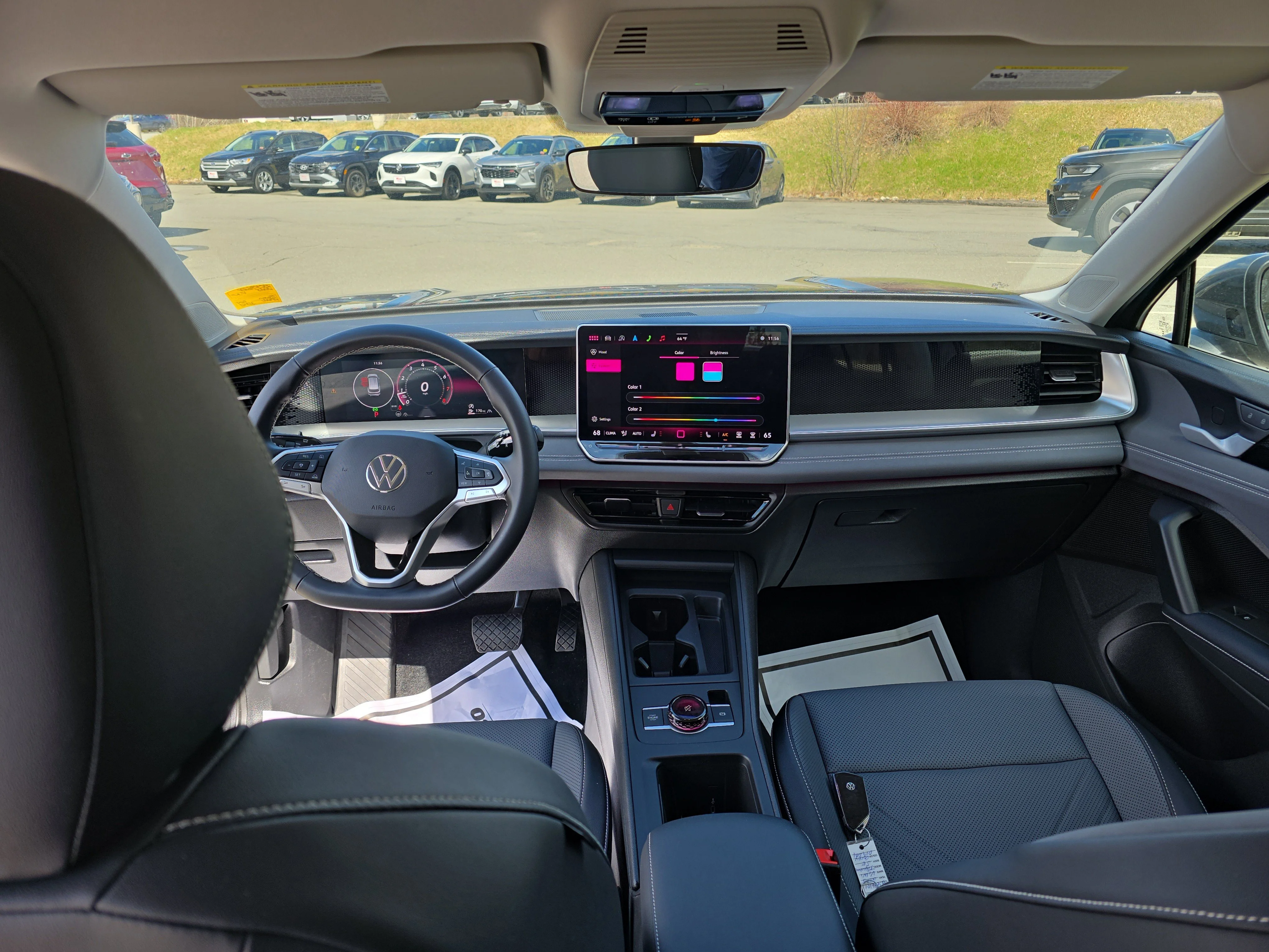 2025 Volkswagen Tiguan SE - Photo 11