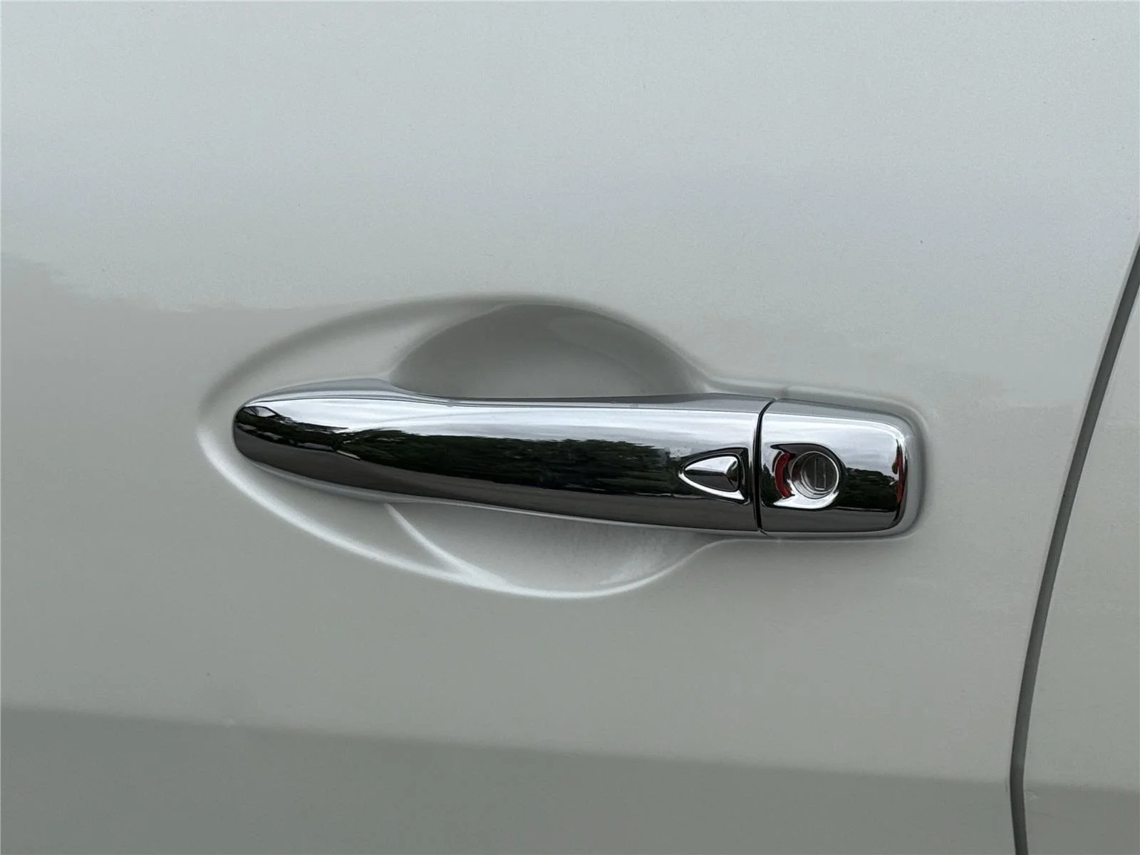 Used 2023 Pearl White Tricoat Nissan Platinum image 33