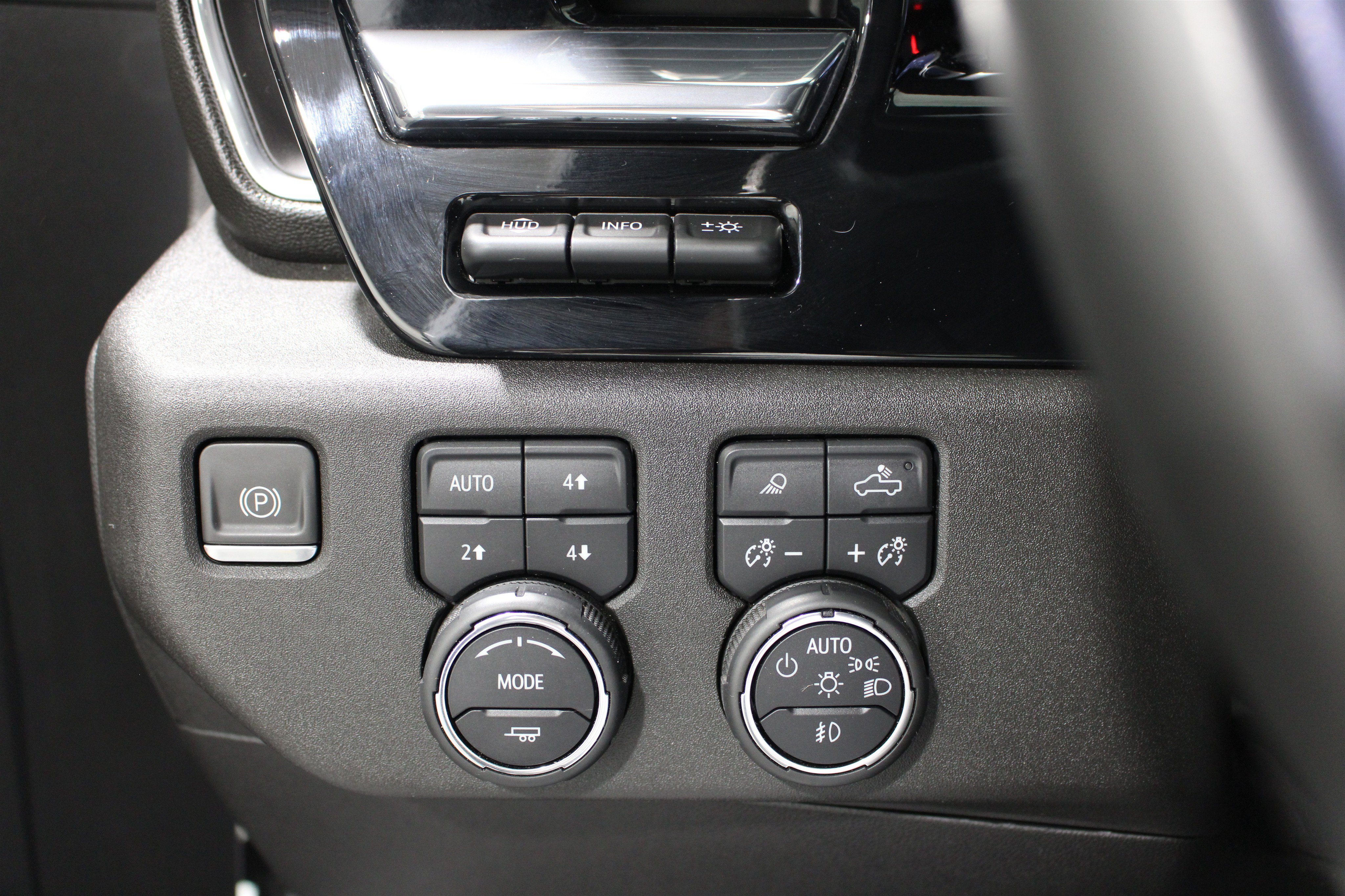 Used 2024 Iridescent Pearl Tricoat Chevrolet High Country image 10