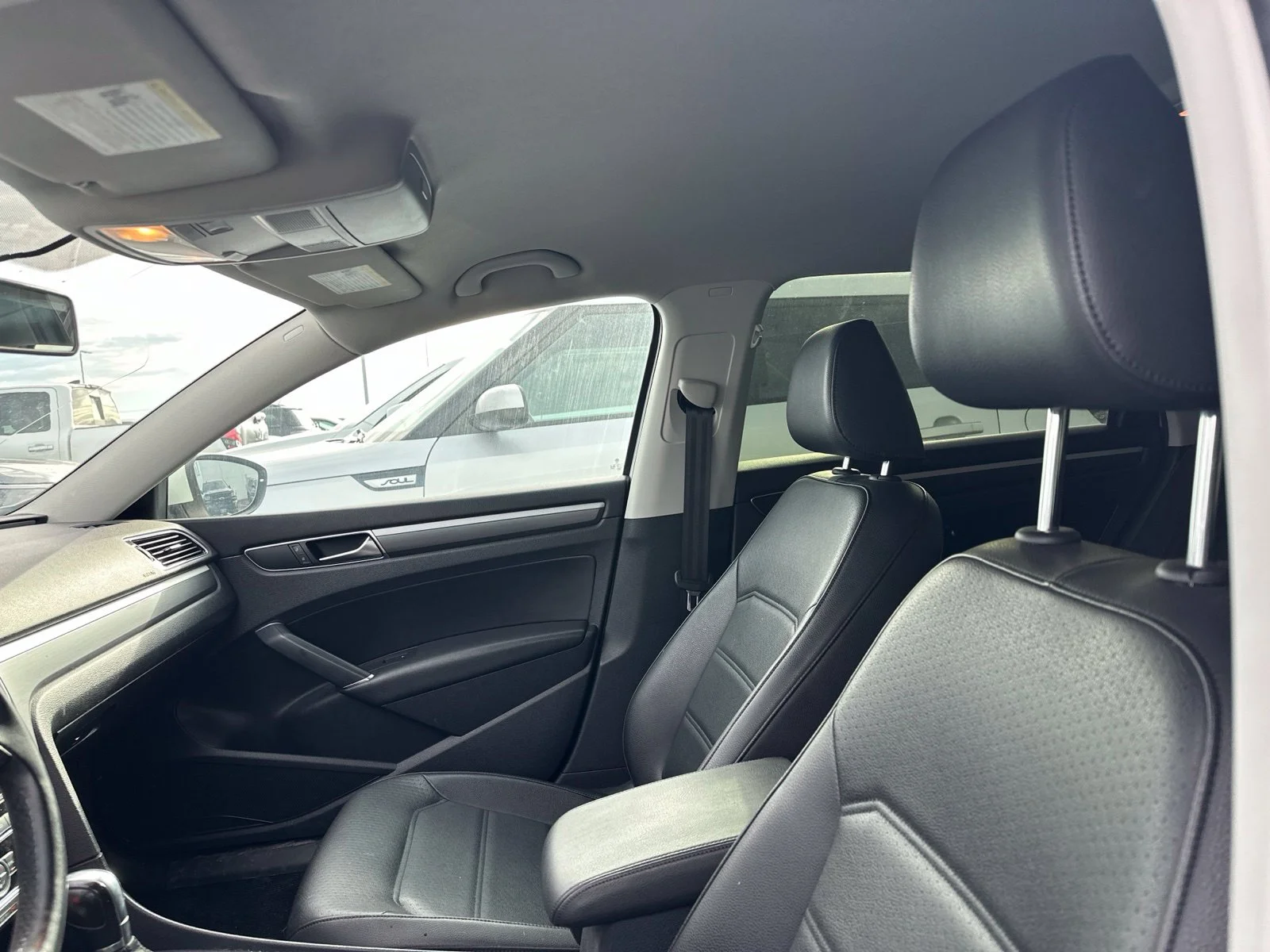 Used 2017  Volkswagen 1.8T R-Line image 5