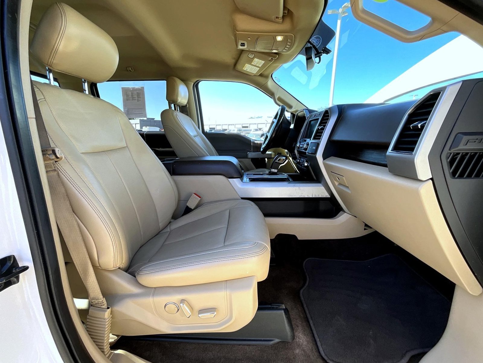 Used 2018 White Ford Lariat image 18