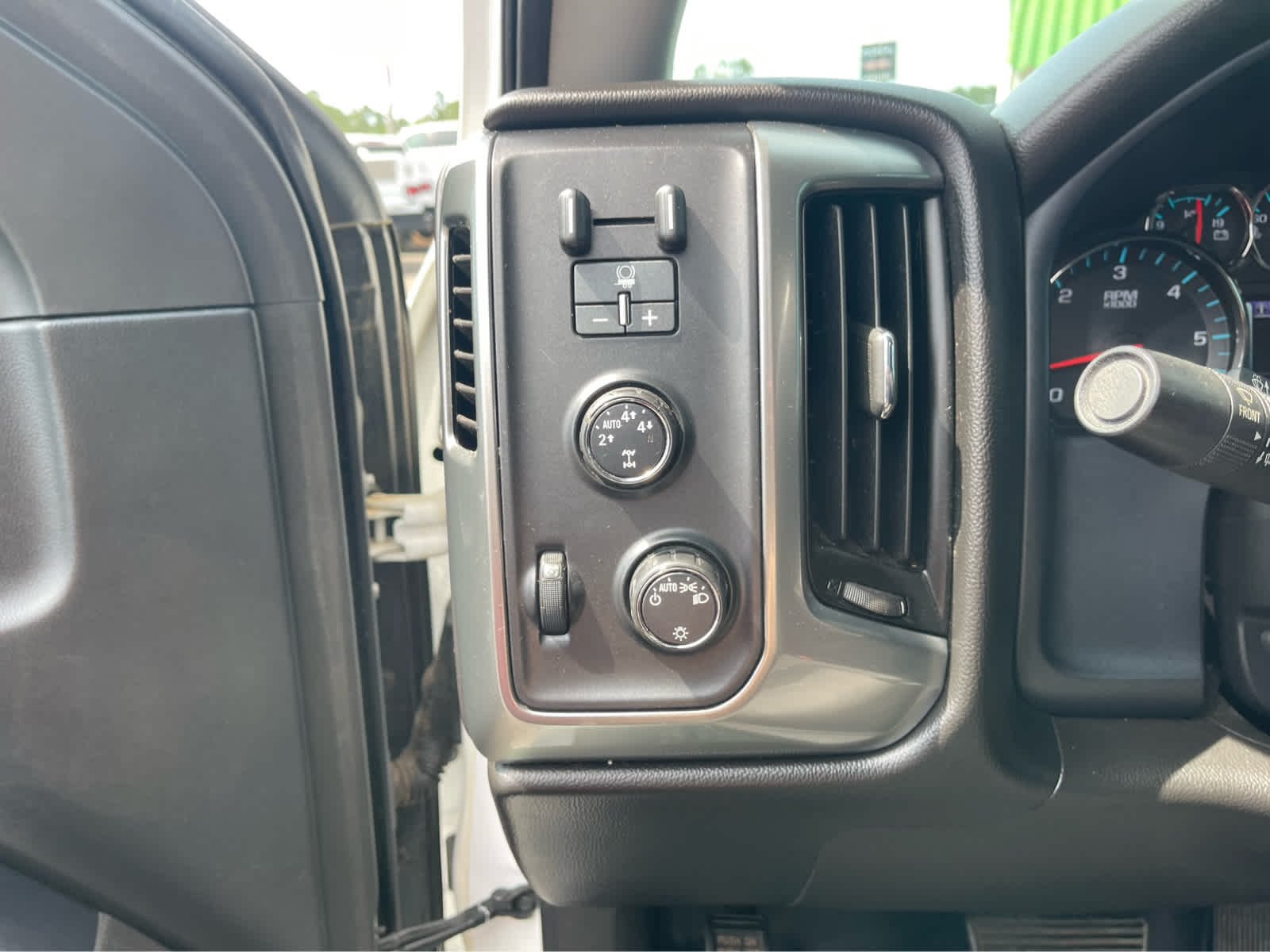 Used 2015 SUMMIT WHITE Chevrolet LT image 17