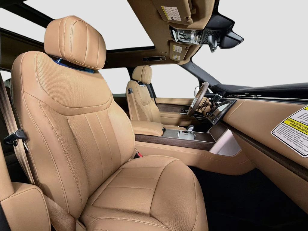 New 2026 Ostuni Pearl White Land Rover SE LWB 7-Seats / V8 image 30