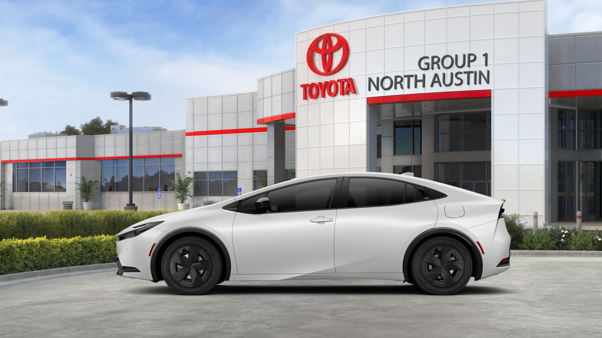 New 2025 Wind Chill Pearl Toyota LE image 4