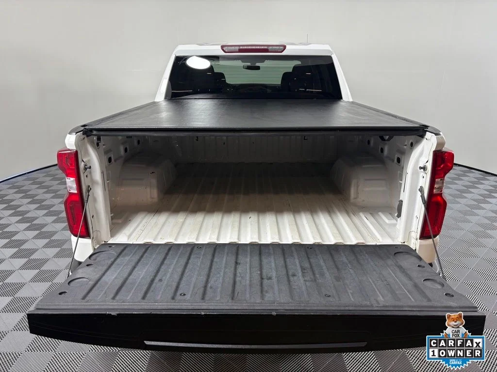 Used 2021 White Chevrolet Custom image 10