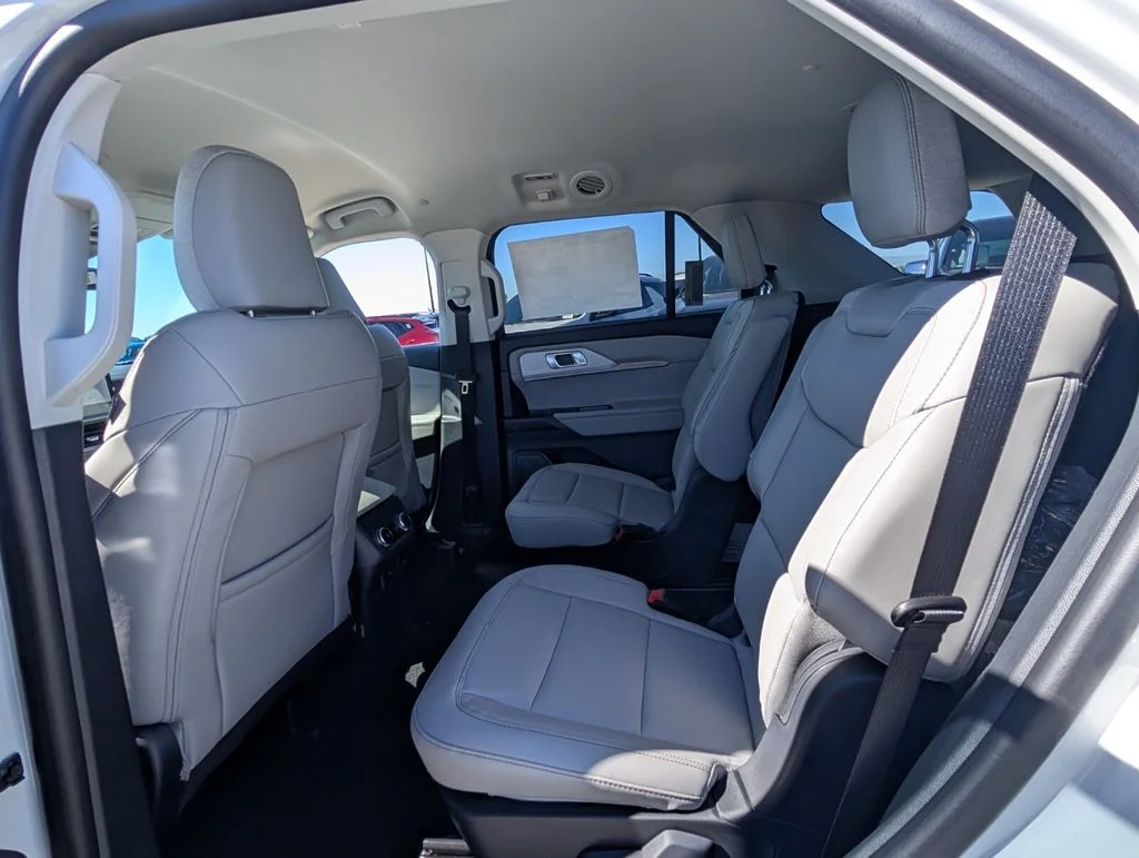 New 2026 Star White Metallic Tri-Coat Ford Active image 7
