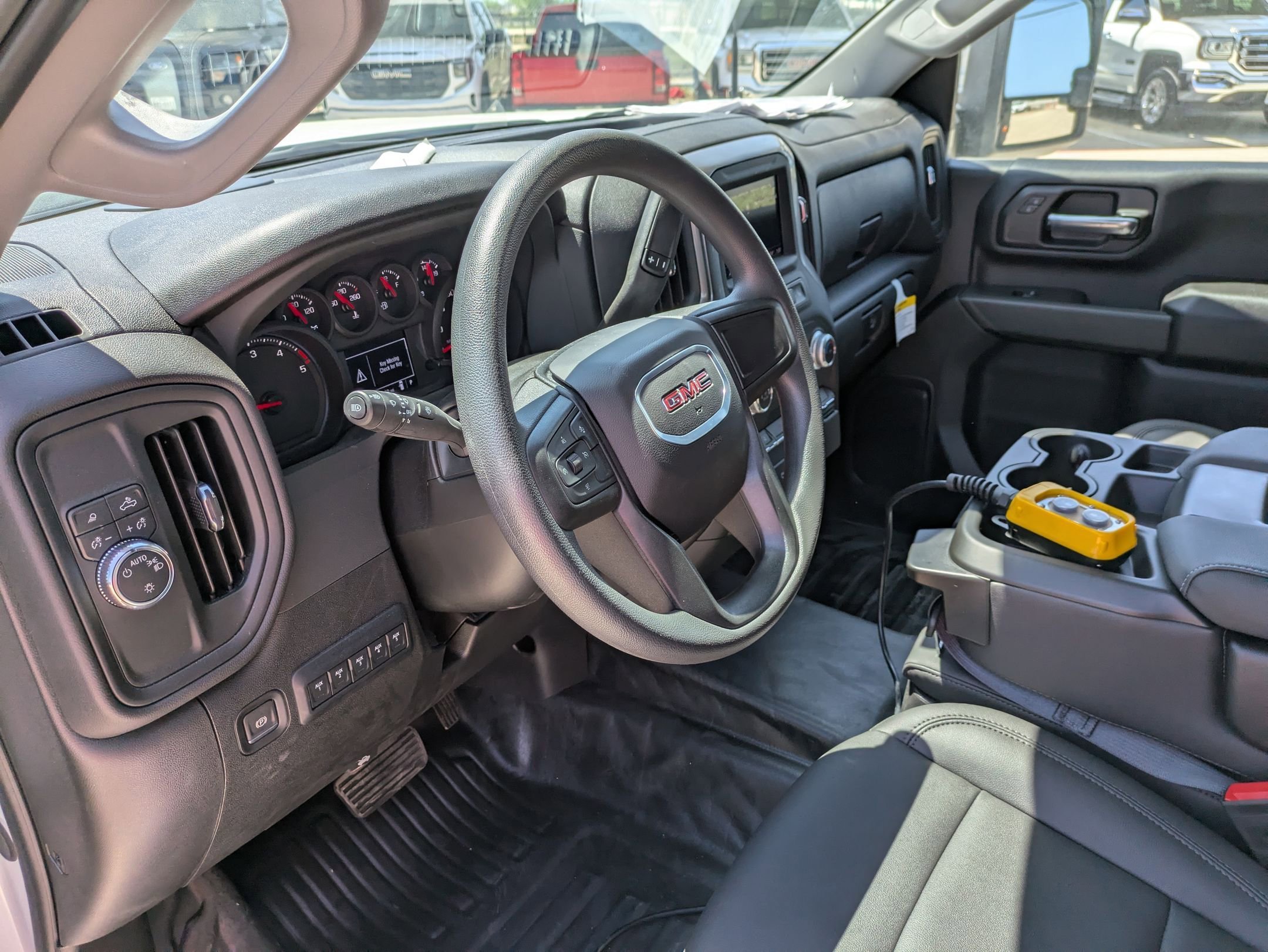 2025 GMC Sierra 3500HD Pro - Photo 14
