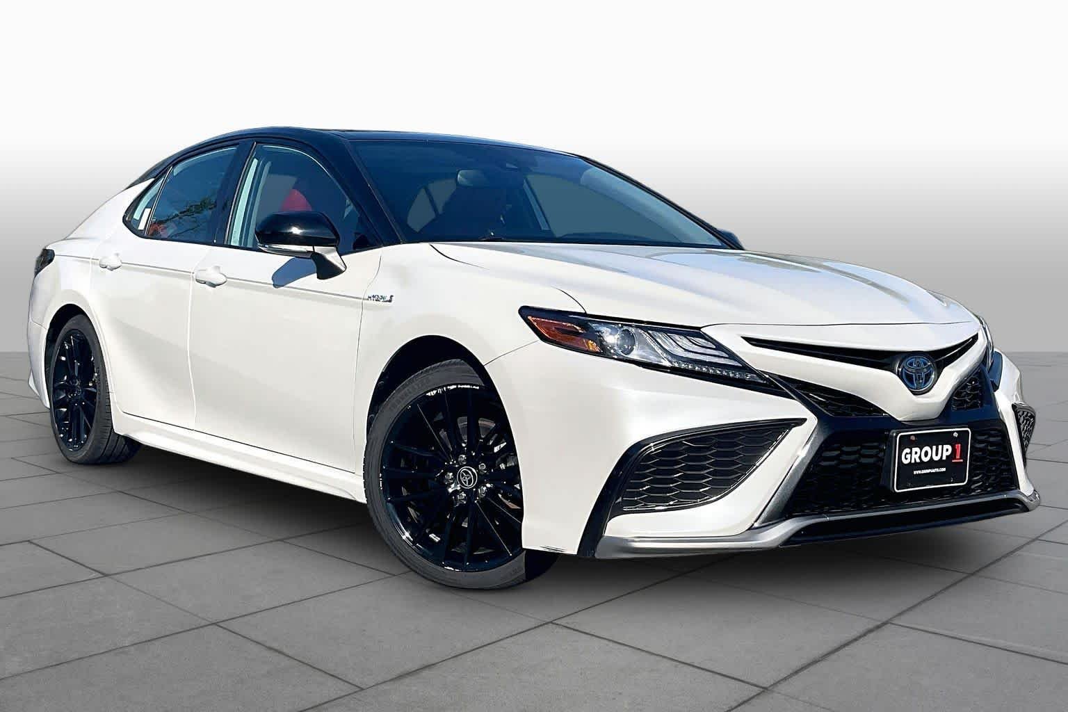 Used 2021 Wind Chill Pearl/Midnight Black Metallic Toyota Hybrid XSE image 2