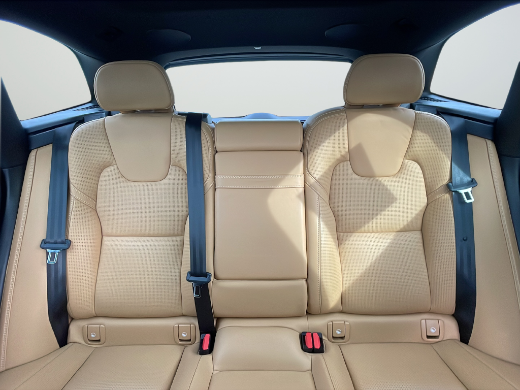 Used 2021 Blue Volvo T5 Inscription image 28
