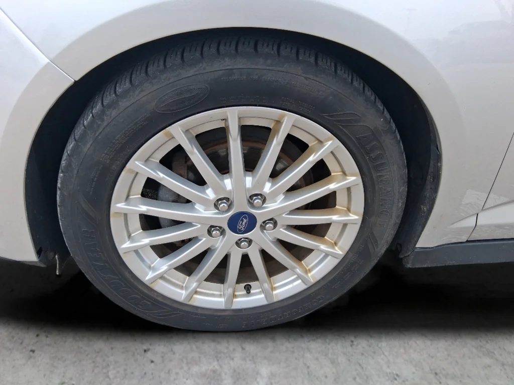 Used 2013 Silver Ford SE image 39