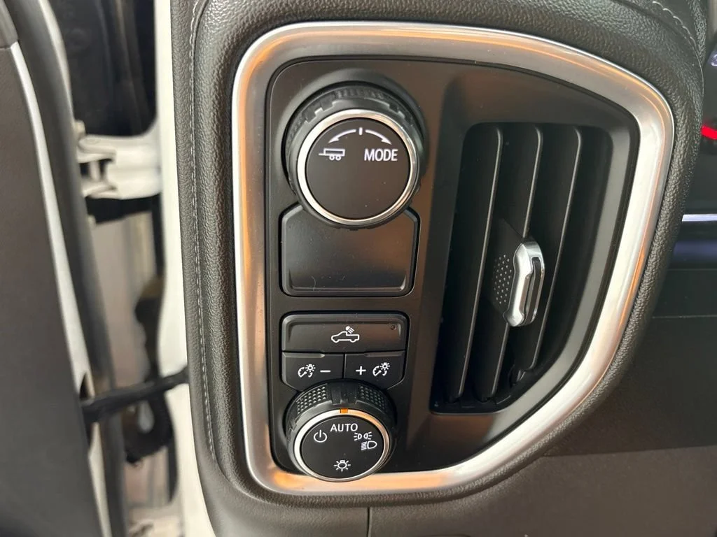 Certified Used 2020 SUMMIT WHITE Chevrolet LT image 34