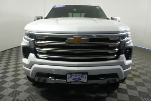 Used 2022 Iridescent Pearl Tricoat Chevrolet High Country image 8