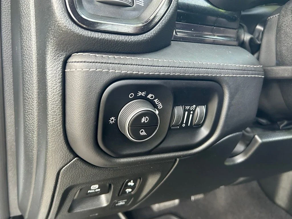 Used 2025 White Ram Limited image 21