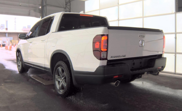 Used 2023 White Honda RTL image 3