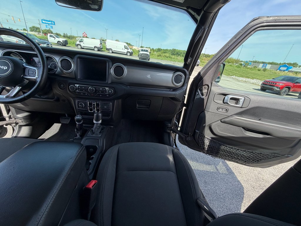 Used 2019 Granite Crystal Metallic Clearcoat Jeep Sahara image 16