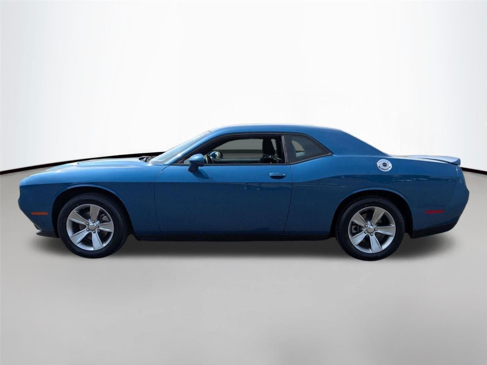 Used 2022 Frostbite Dodge SXT image 9
