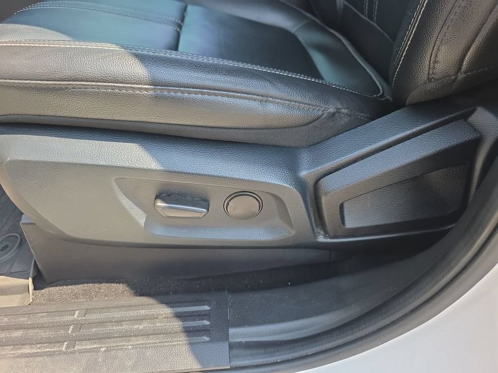 Used 2020 White Ford Lariat image 15
