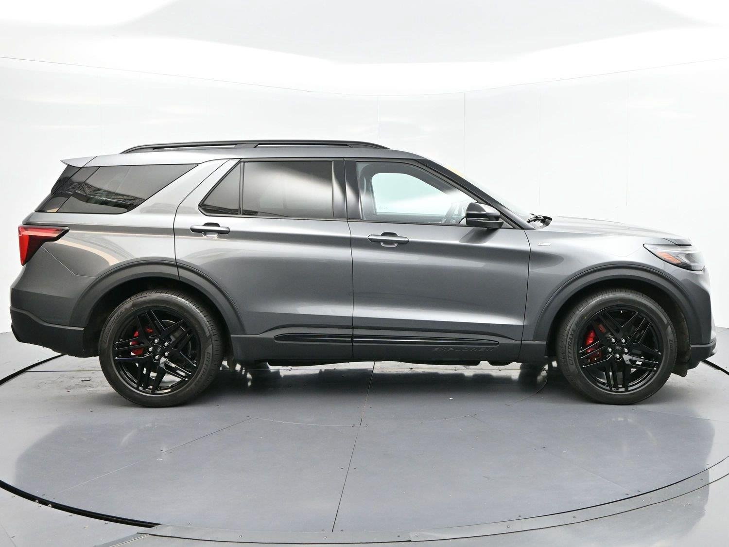 Used 2025 Carbonized Gray Ford ST-Line image 8