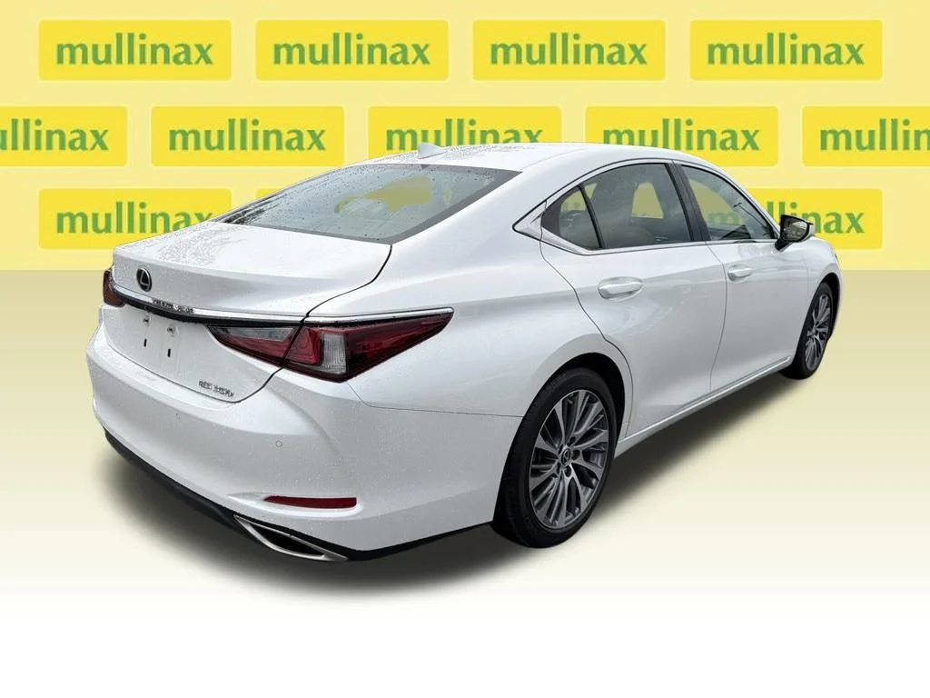 Used 2020 White Lexus 350 Luxury image 11