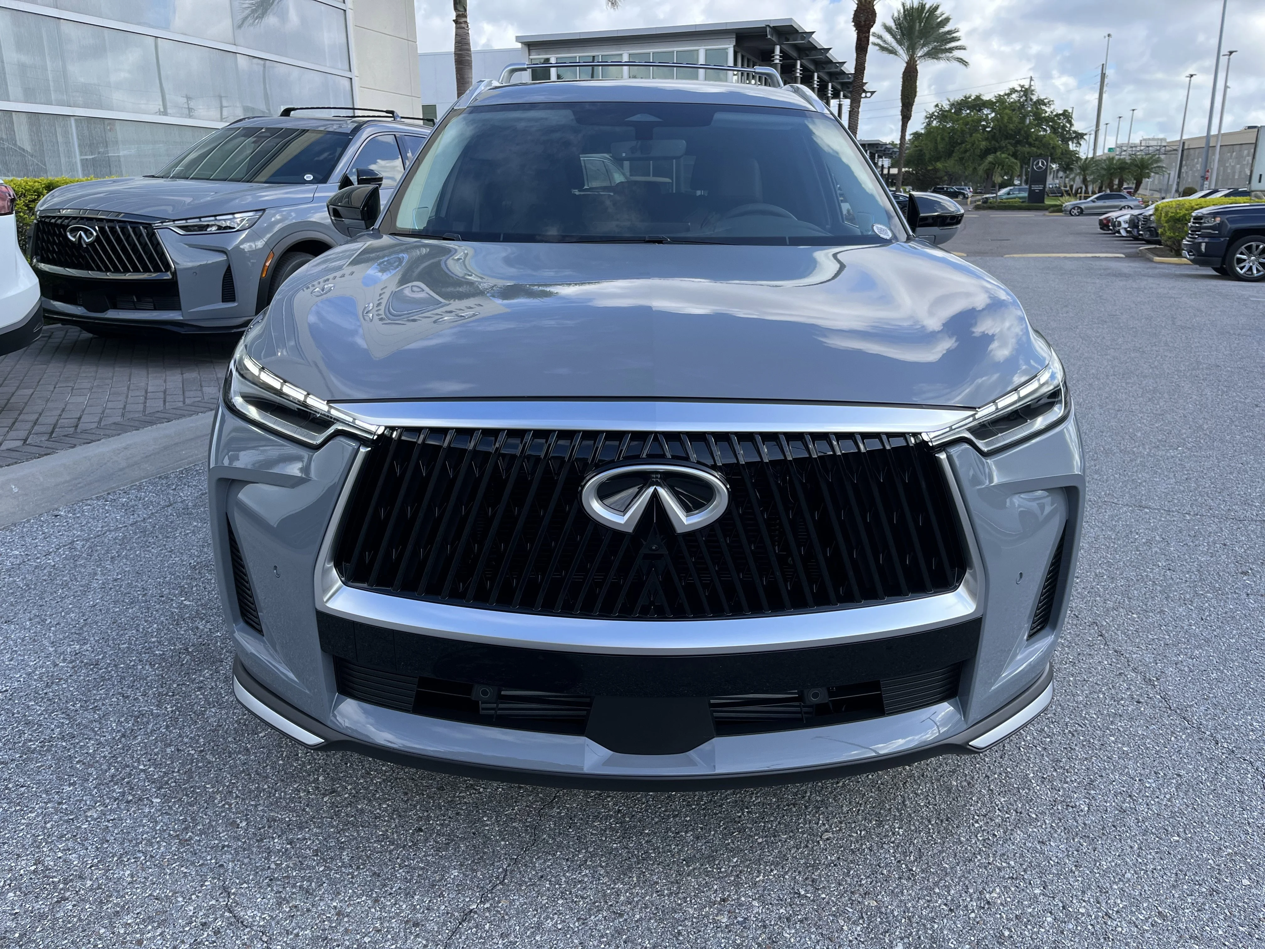 New 2027 Harbor Gray INFINITI LUXE image 9