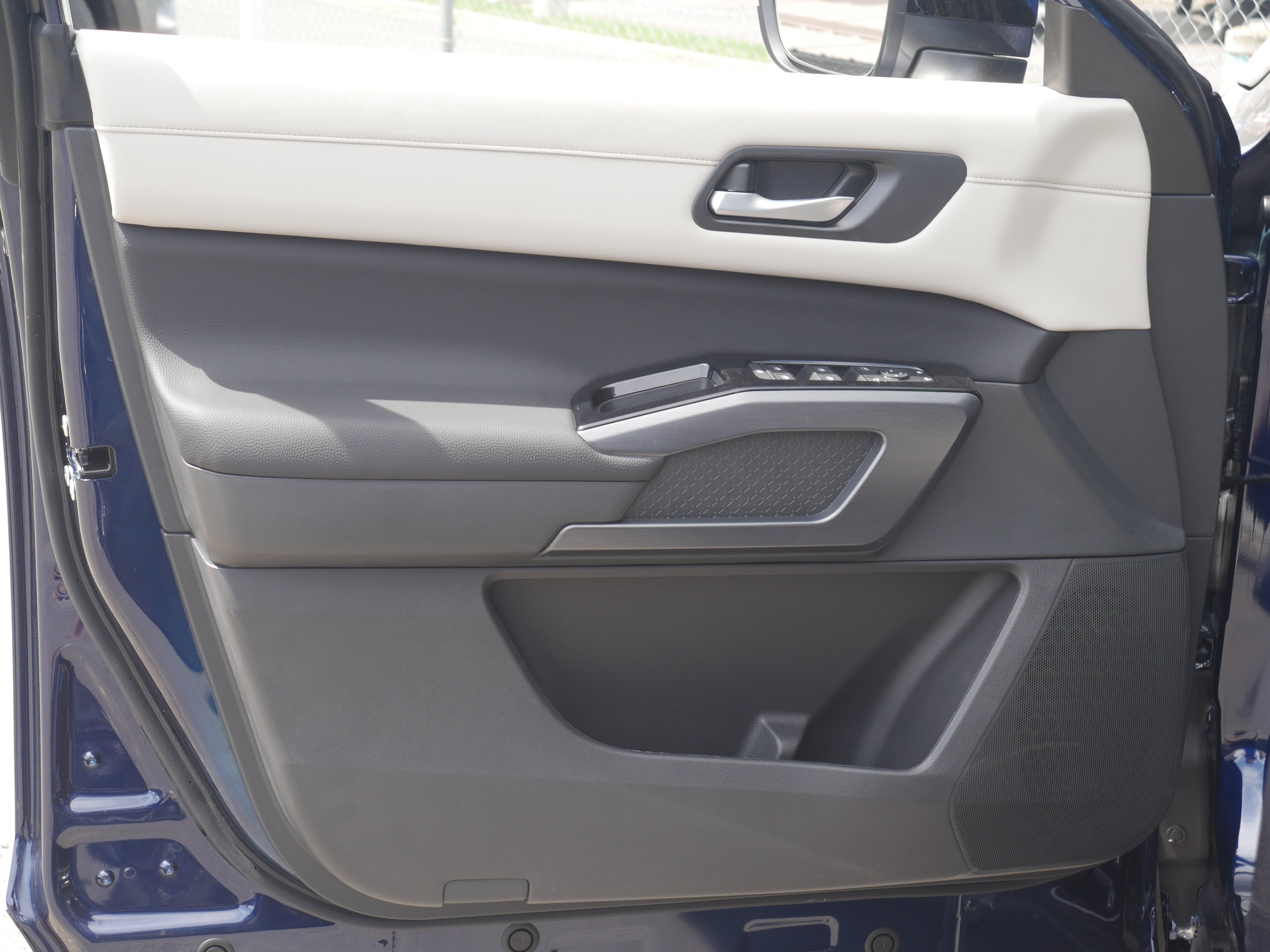 New 2026 Deep Ocean Blue Pearl Nissan SL image 36