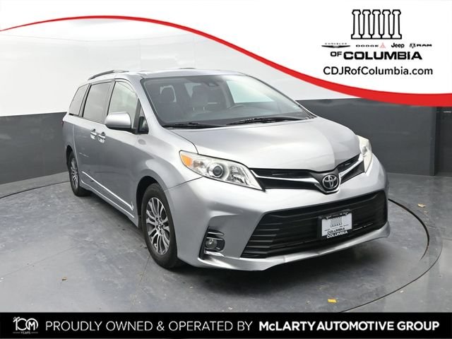2018 Toyota Sienna XLE V6 8-Passenger's photo