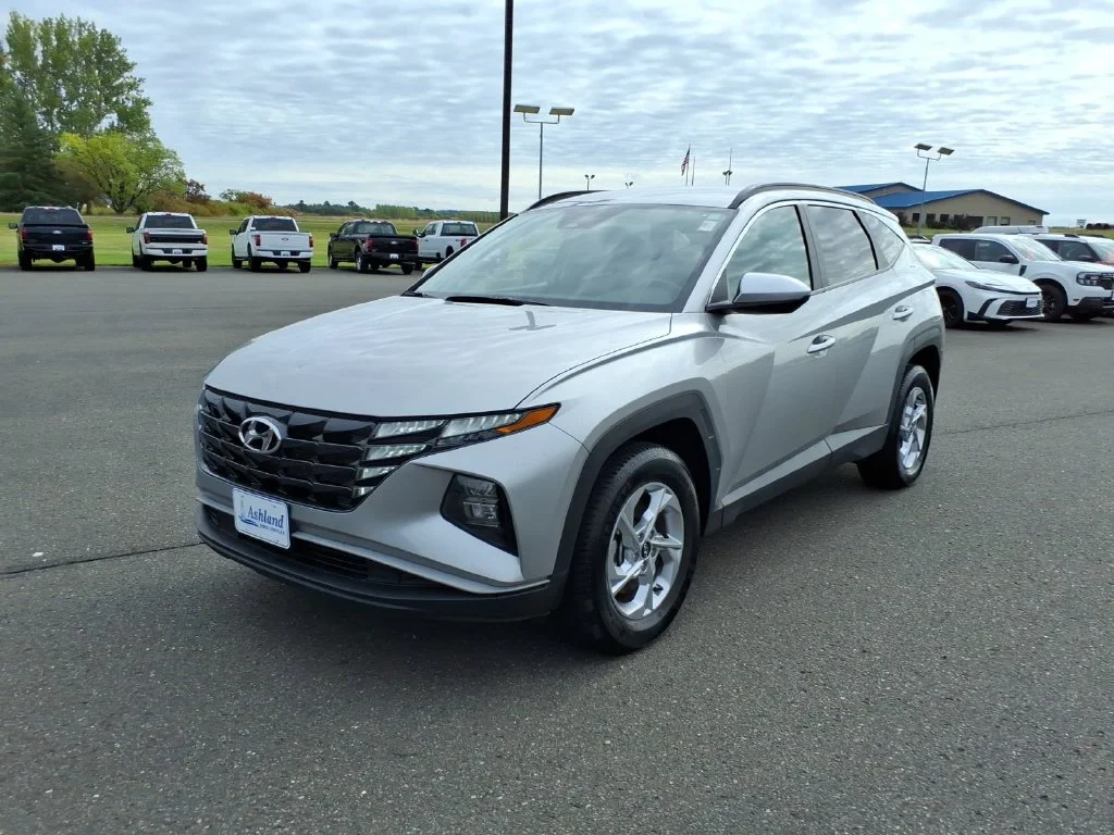 Used 2024 Shimmering Silver Hyundai SEL image 3