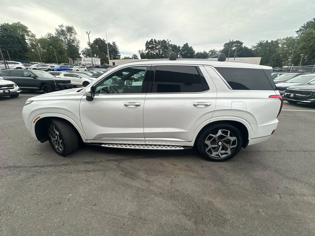 Used 2022 White Hyundai Calligraphy image 3