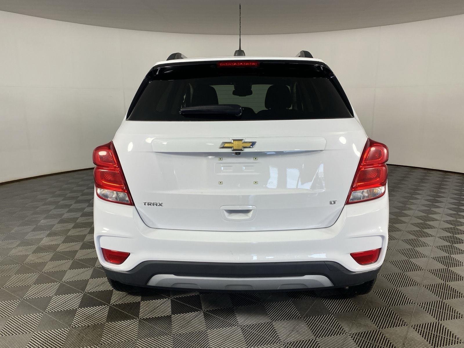 Used 2019 Summit White Chevrolet LT image 15