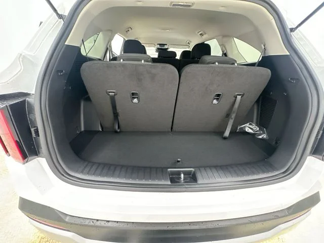New 2026 Glacial White Pearl Kia LX image 20