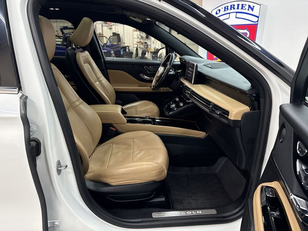 Used 2021 White Lincoln Reserve image 18