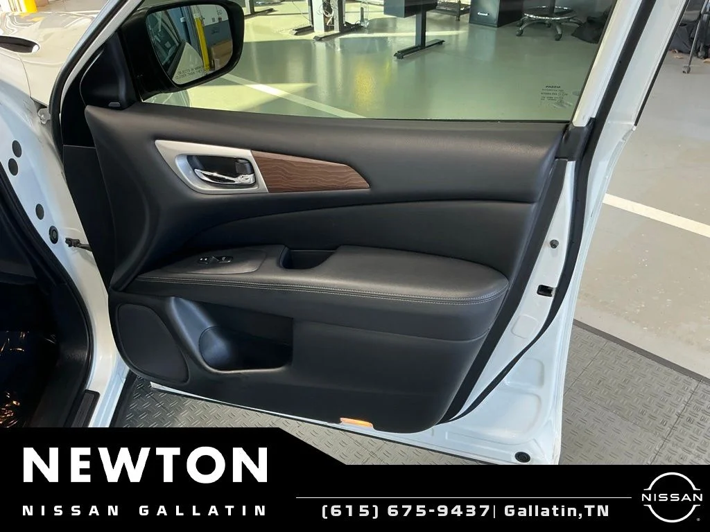 Used 2019 Pearl White Nissan Platinum image 51