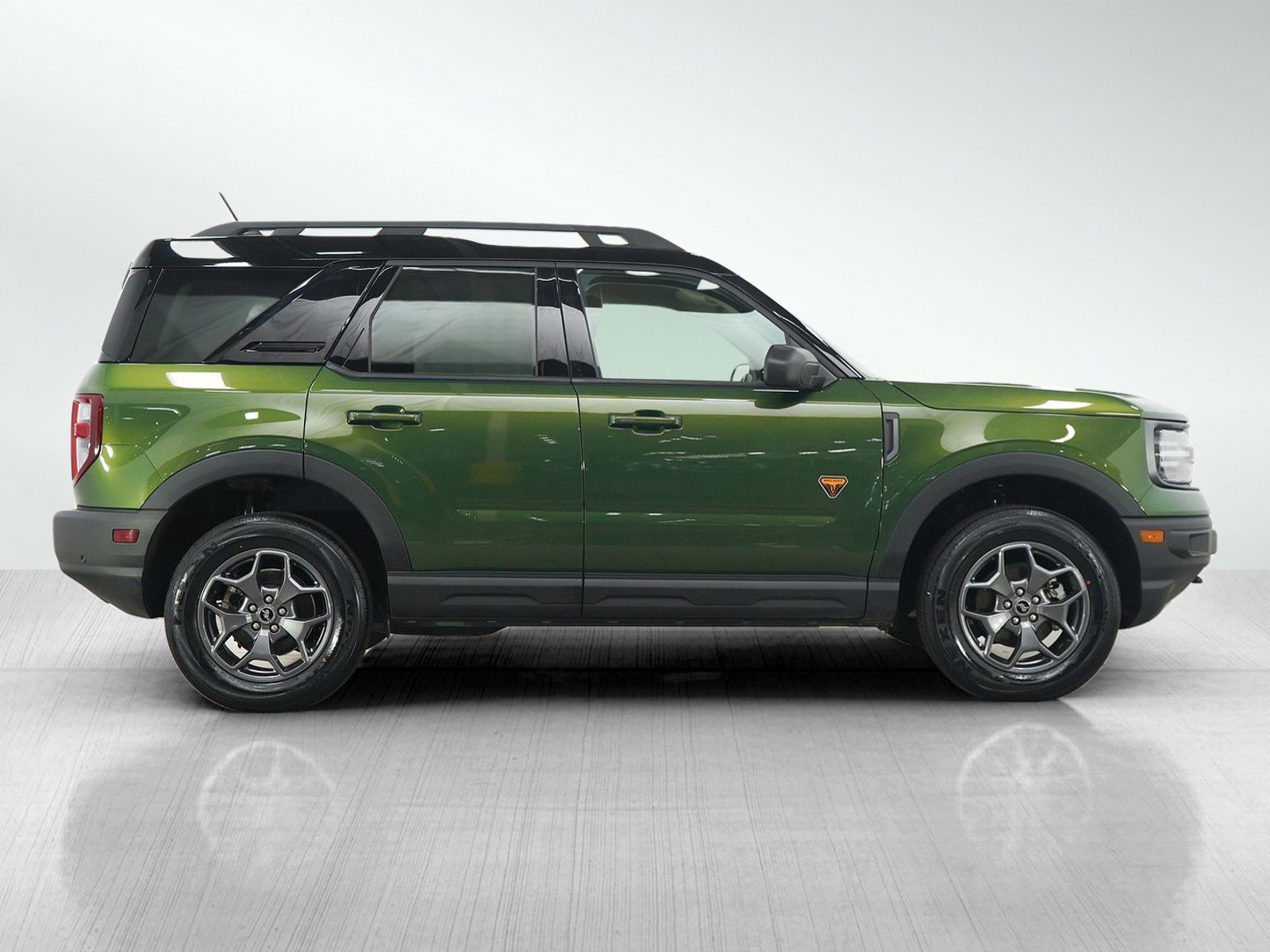 Used 2023 Green Metallic Ford Badlands image 6