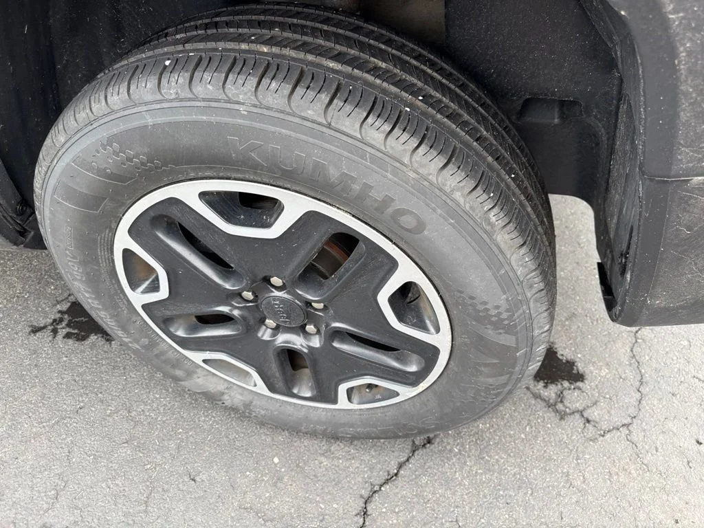 Used 2017 Gray Jeep Trailhawk image 43