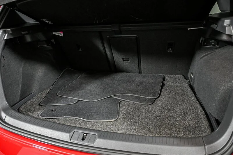 Used 2020 Tornado Red Volkswagen SE image 18