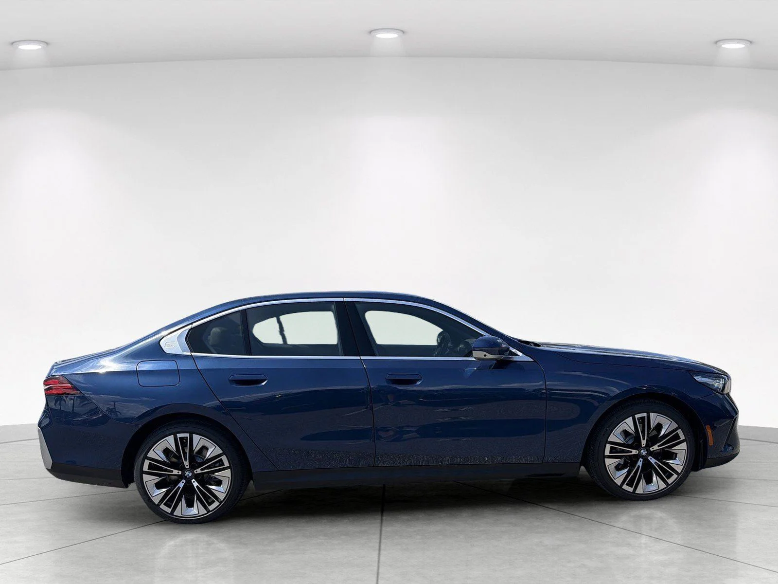 New 2027 Phytonic Blue Metallic BMW 530i image 3