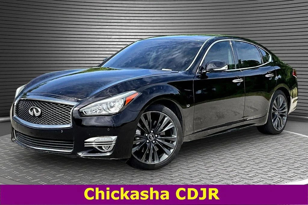 2016 INFINITI Q70 3.7's photo