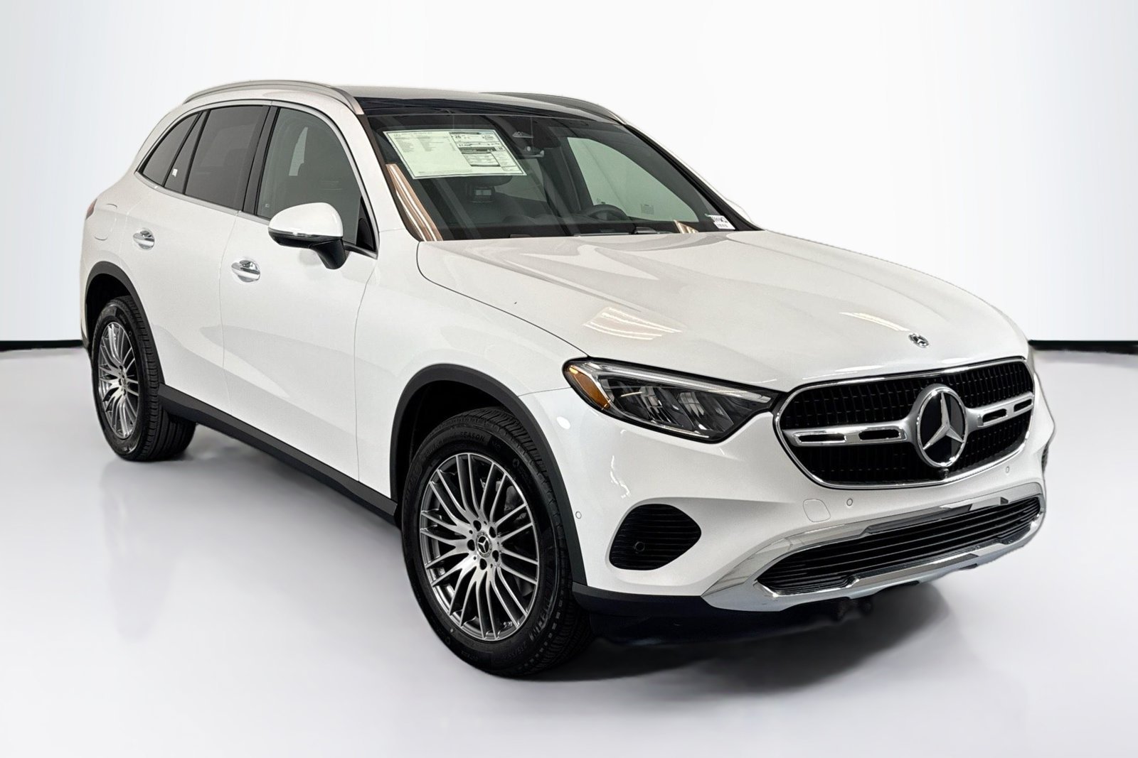 New 2026 MANUFAKTUR Moonlight White Metallic Mercedes-Benz GLC 300 image 3
