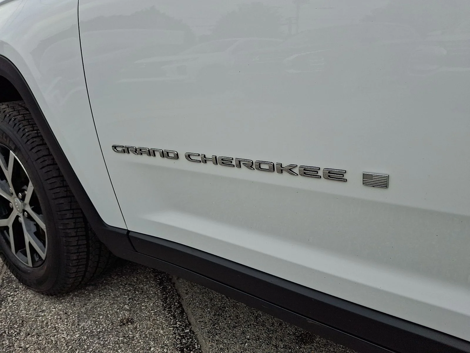 Used 2023 White Jeep Limited image 30