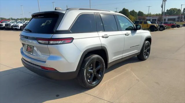 New 2026 Silver Zynith Exterior Paint Jeep Limited image 9