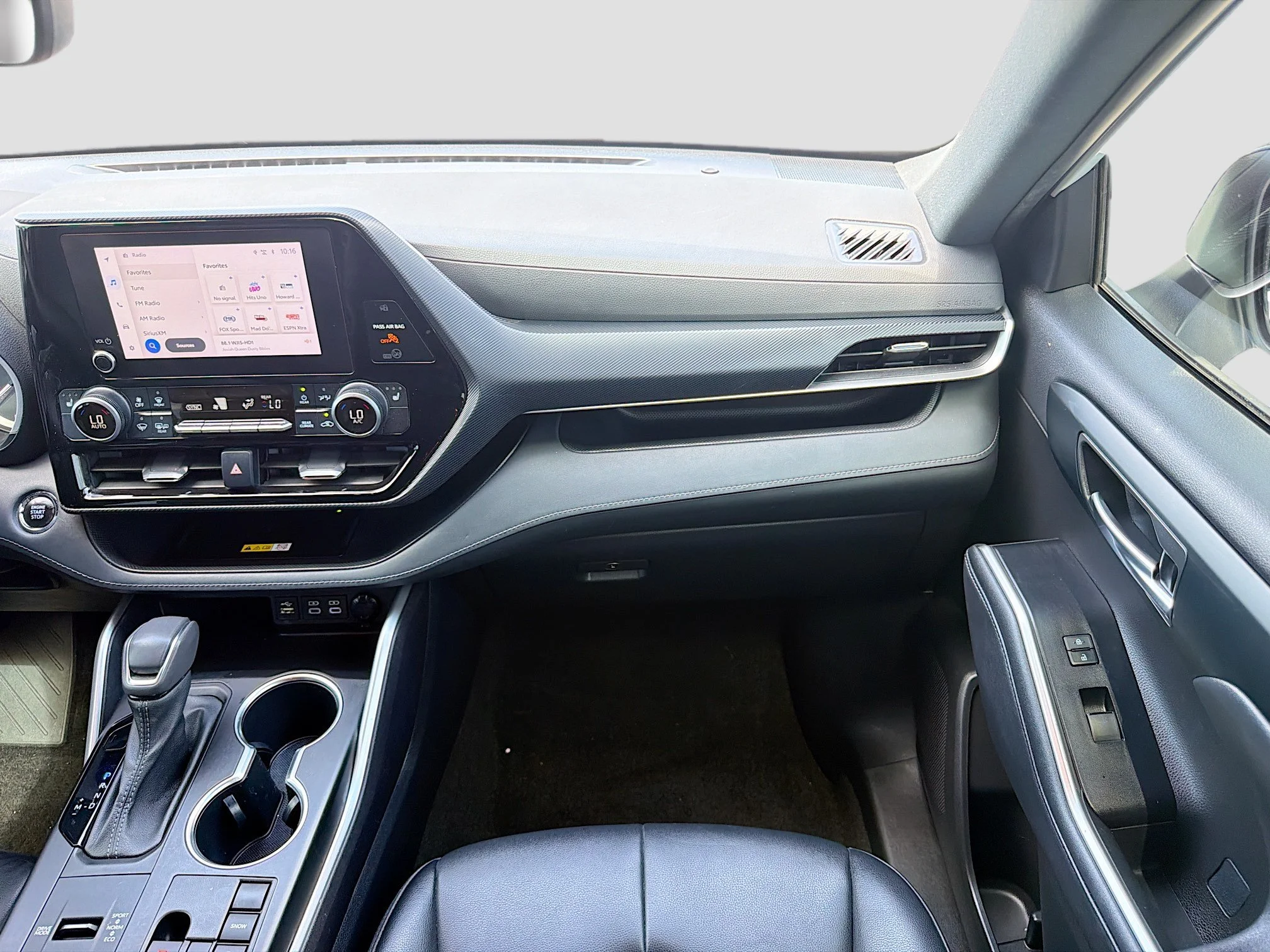 Used 2023 Pearl Toyota XSE image 18